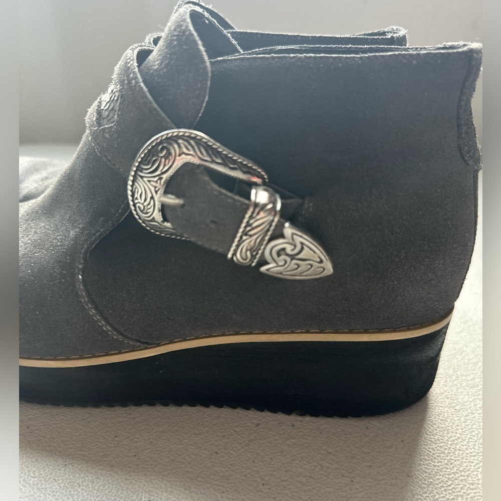 Silent D booties - Picture 2 of 8